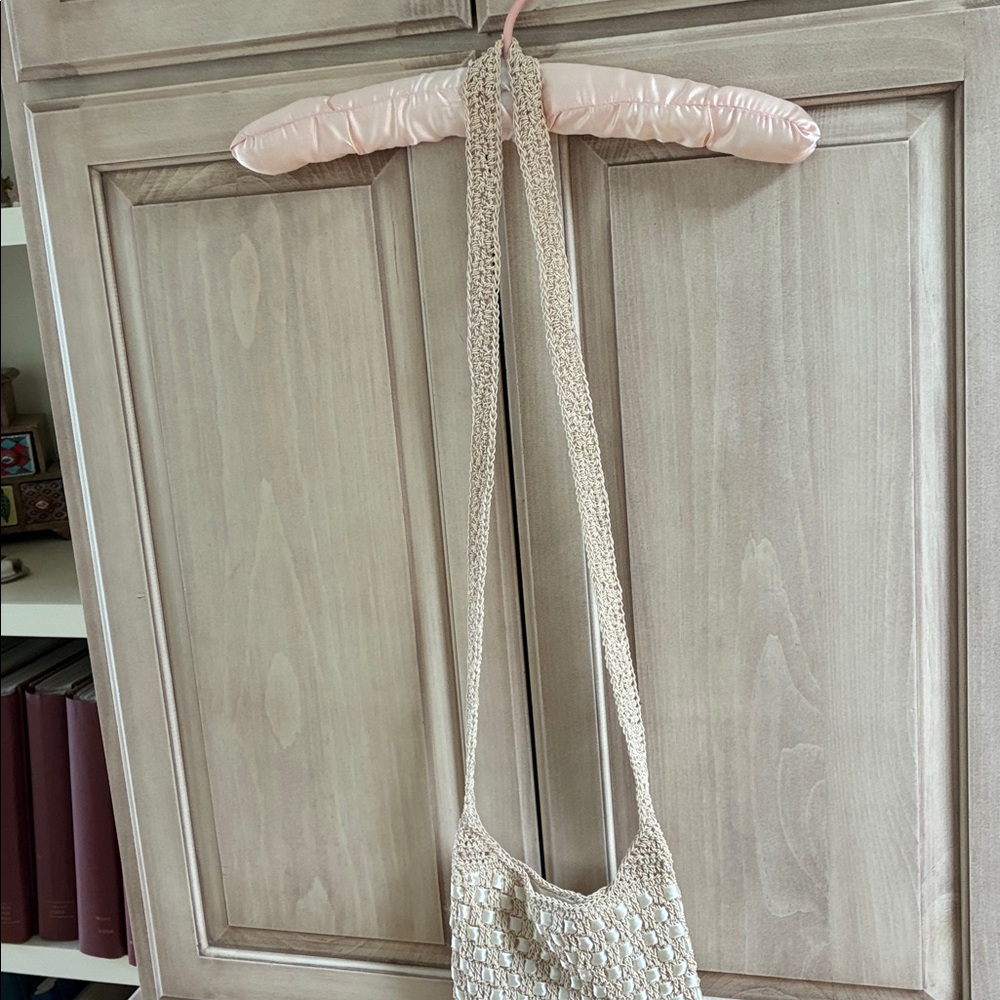 Frankie and Johnnie crossbody Tan Woven Shoulder Bag - Picture 3 of 5